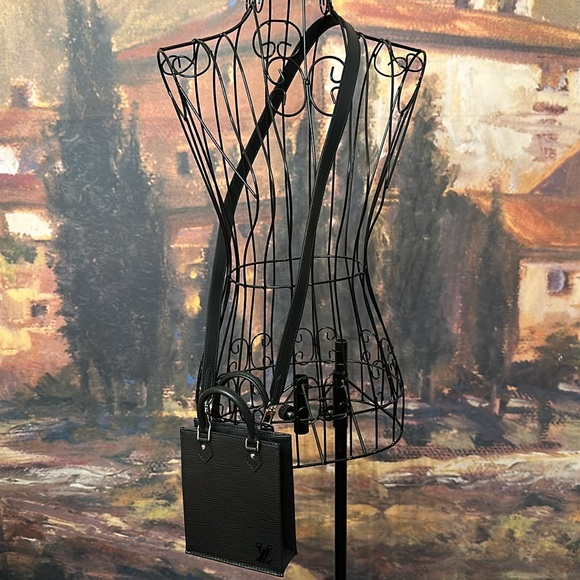 Authentic Louis Vuitton P. Sac Plat Epi Noir - Picture 10 of 17